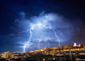 935991 10202440867046216 804675842 n 350x250 - Tempesta elettrica su Cagliari: la città illuminata a giorno!