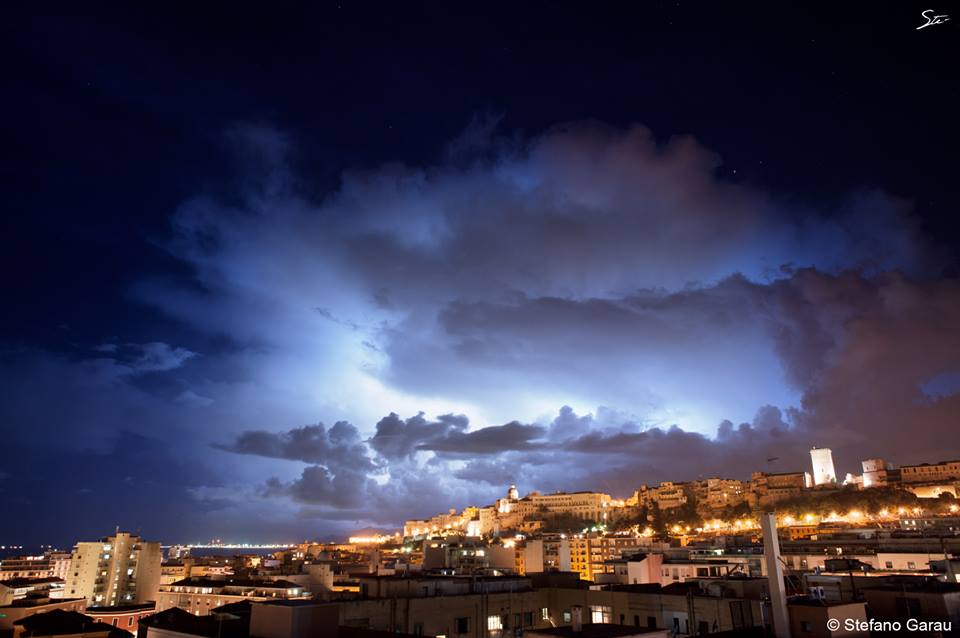 995559 10202441820870061 1891966914 n - Tempesta elettrica su Cagliari: la città illuminata a giorno!