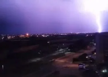 17 06 2015 08 02 21 350x250 - Temporale notturno Sassari: incredibile fulmine, poi tuono