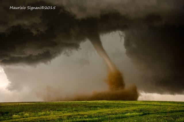 38647 1 1 - Incontro ravvicinato col tornado: ecco il video dei "nostri" cacciatori