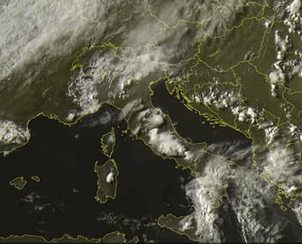 Untitled 1 - Ieri temporale nel Nuorese da 25 mm - Timelapse satellitare