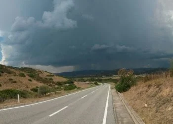 Nuoro11 350x250 - Nubifragio con grandine nei quartieri nord di Nuoro: video