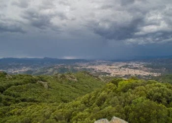 Temporale Ortobene2 350x250 - Nubifragio con grandine nei quartieri nord di Nuoro: video
