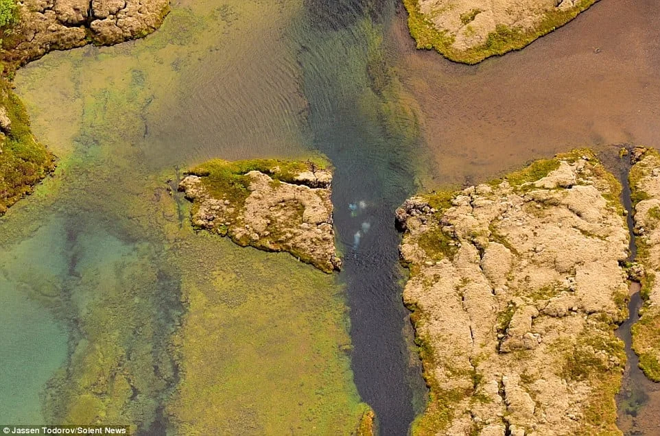 2B6F831A00000578 3207774 Thingvellir National Park became a Unesco World Heritage Site in a 4 1440335707397 - Scontro tra placche tettoniche: impressionanti FOTO aeree