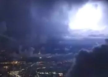 Untitled 18 350x250 - Tempesta elettrica su Cagliari: la città illuminata a giorno!