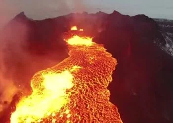 Untitled 34 350x250 - Col drone sopra una colata di lava