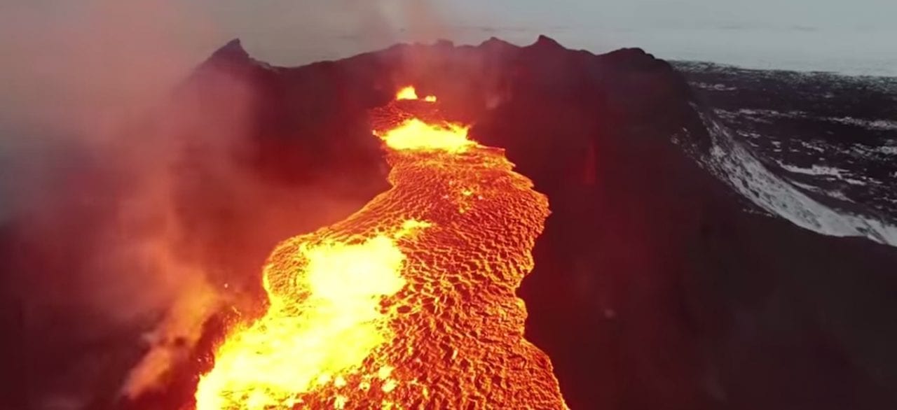 Untitled 34 - Col drone sopra una colata di lava