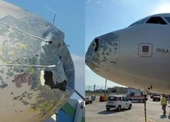 aereo danneggiato corrieremezzogiorno web mezzogiorno 350x250 - Volo Roma-Milano devastato da grandine e fulmine! Atterraggio d'emergenza
