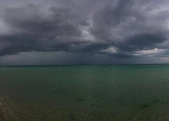shelf cloud dal Poetto 350x250 - Supercella temporalesca a est di Cagliari! Foto e video