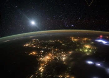 spettro rosso in messico 350x250 - "Spettri" fotografati dalla ISS. Fantasmi? Non proprio...