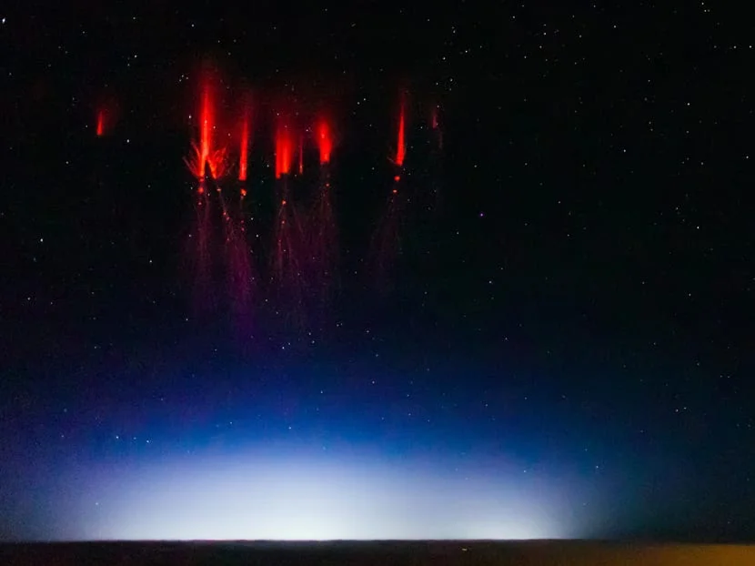 spettro rosso in messico nasa - "Spettri" fotografati dalla ISS. Fantasmi? Non proprio...