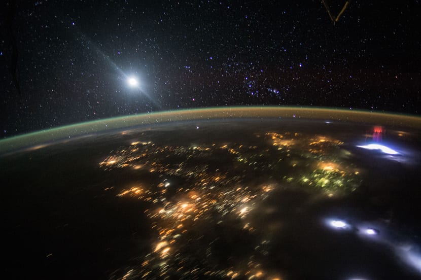 spettro rosso in messico - "Spettri" fotografati dalla ISS. Fantasmi? Non proprio...
