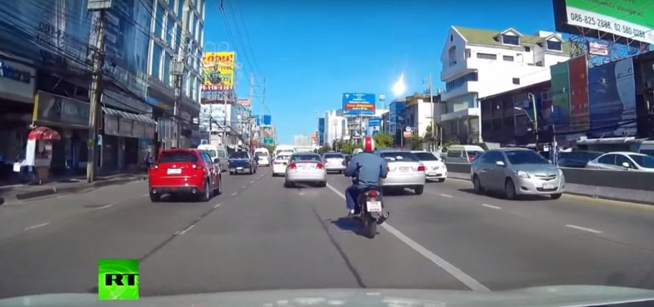 Untitled 17 - Palla di fuoco in pieno giorno sui cieli di Bangkok - VIDEO