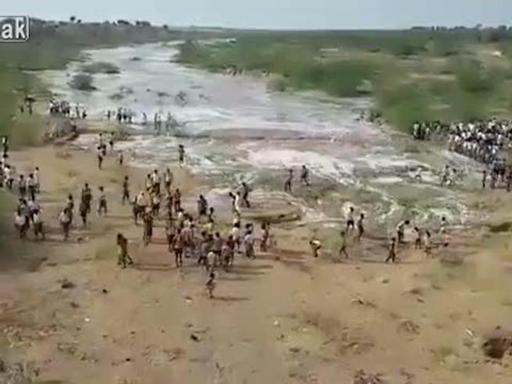 indiasifesteggiailritornodelfiume20150918 656 ori crop master  0x0 512x384 - India, fiume riprendere a scorrere dopo 20 anni! VIDEO dell'evento