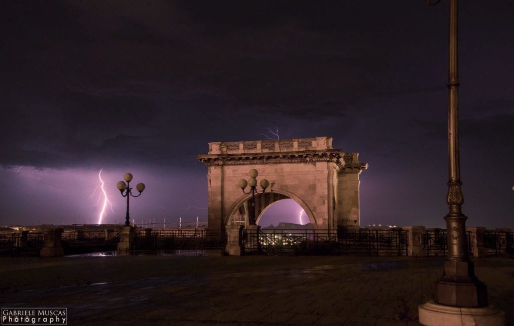 12059874 1096025853755790 431613185 o 1024x651 - Tempesta di fulmini su Cagliari - FOTO