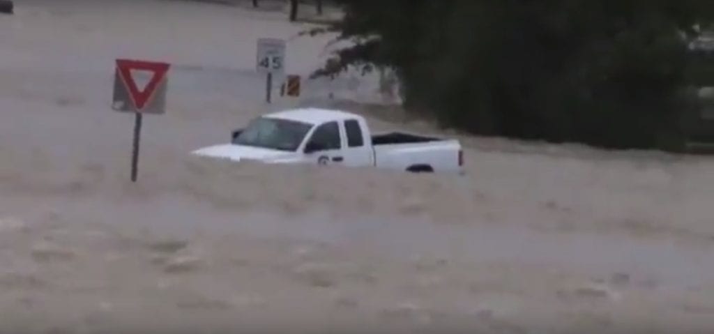 Untitled 15 1024x479 - Alluvione lampo: ecco cosa non fare - VIDEO