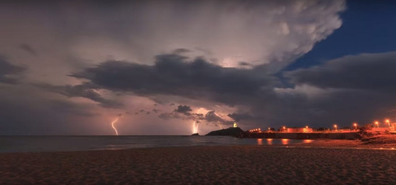 Untitled 2 - Fulmini e temporale autorigenerante in un timelapse da urlo