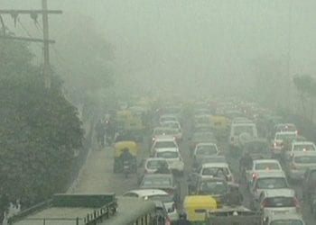 aria 702x336 1 350x250 - Impressionante, New Delhi avvolta da smog record
