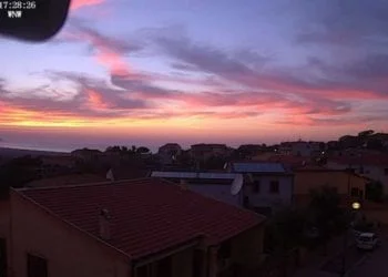 badesi 350x250 - Tramonto da urlo su Cagliari: perchè tanto rosso?