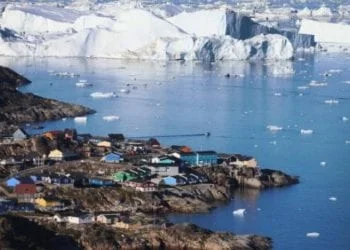 greenland glacier melting 350x250 - La fusione dei ghiacci della Groenlandia cresce a causa delle piogge