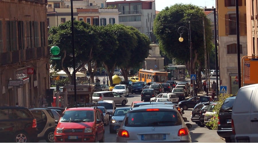 traffico2 full - Inquinamento a Cagliari, è allarme polveri sottili