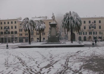 Sassari Piazza Italia sotto la neve 350x250 - Un Natale senza neve che Natale è?