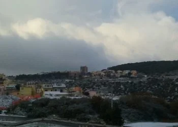 IMG 20160116 WA0002 350x250 - Risveglio con la neve anche su Nuoro