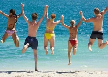 sardegna mare 350x250 - Attorno a Capodanno calo temperatura e pioggia. Neve sui monti