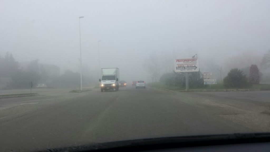 20160330235235 1024x576 - Fitta nebbia, mattinata padana per Cagliari