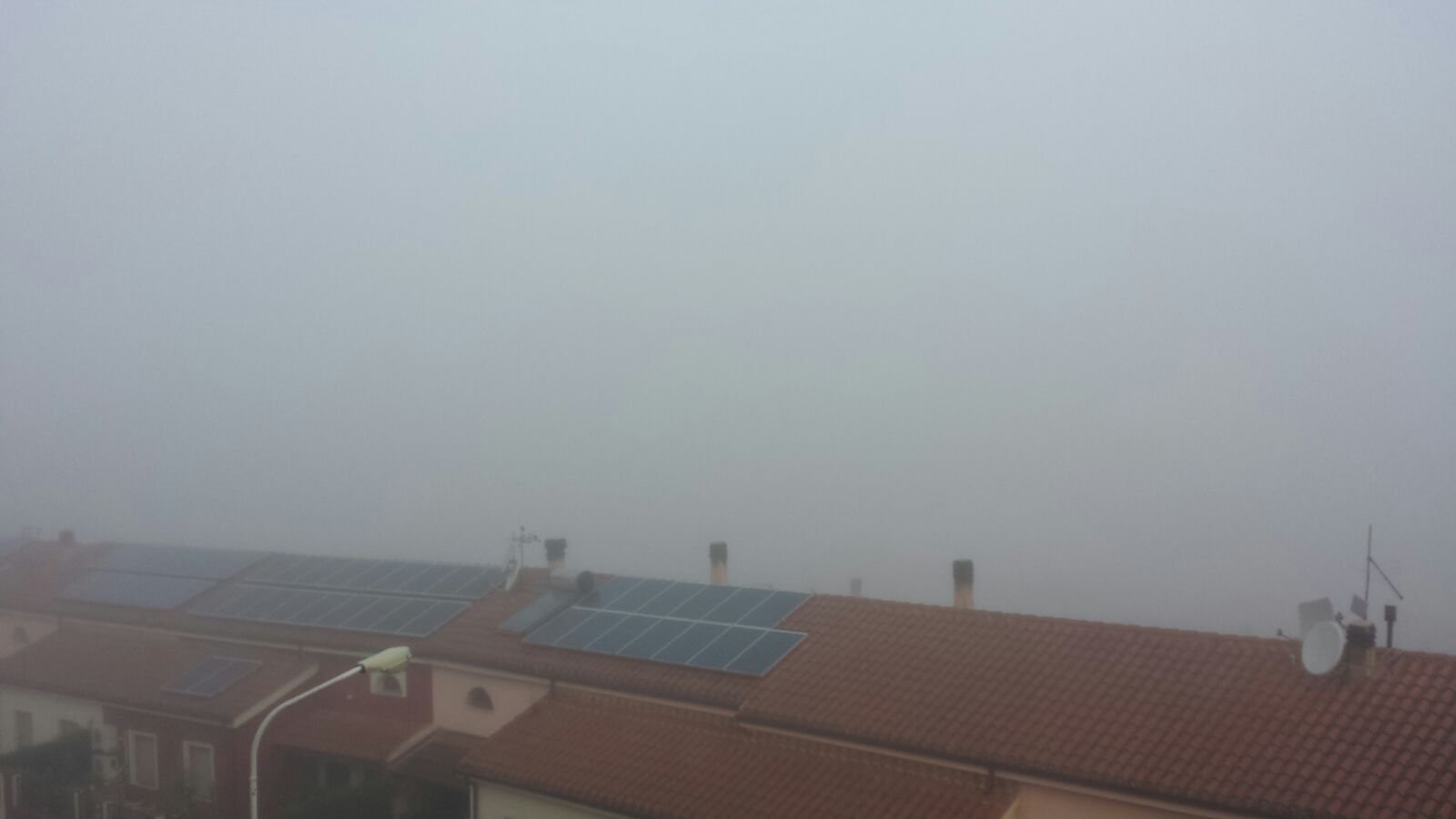 20160330235241 - Fitta nebbia, mattinata padana per Cagliari