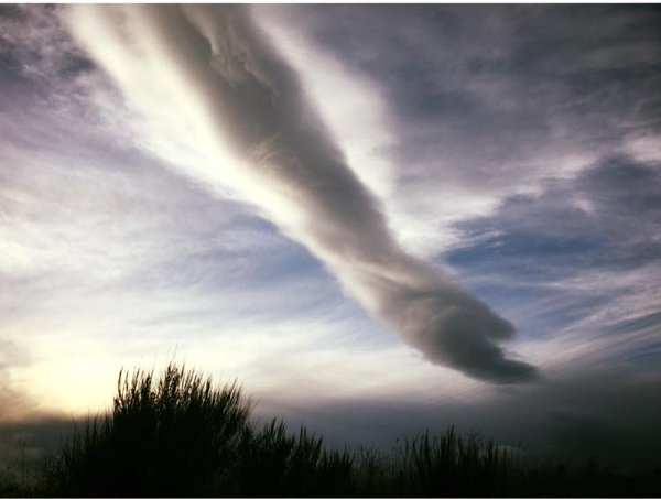 Stratocumulo - Incredibile nuvola sui cieli della Scozia, ribattezzata la "mano di Dio"!