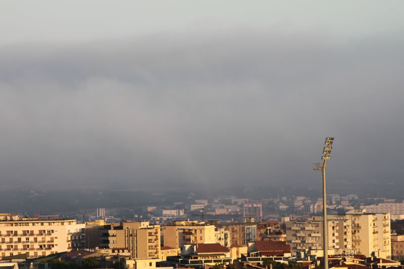 Nebbia alle porte di Sassari, ormai verso Predda Niedda