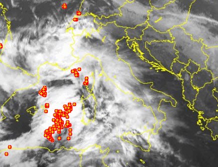 Grosso nucleo temporalesco si muove verso la Sardegna occidentale 10 05 2016 22 43 03 - Grosso nucleo temporalesco si muove verso la Sardegna occidentale