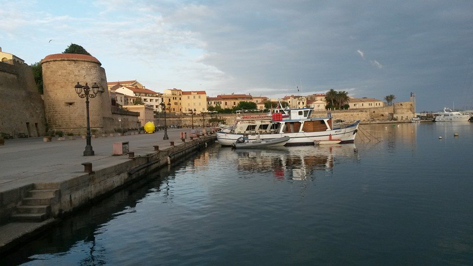 Alghero, nubi al mattino.. Foto di Franco Olmeo.