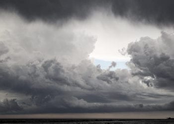 temporale oristano 350x250 - ULTIM'ORA: afa e caldo in Sardegna, ma in arrivo temporali ed una Bassa Pressione