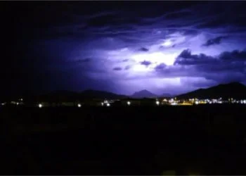 Temporale Olbia 350x250 - Il temporale arriva su Olbia: cielo illuminato a giorno dal fulmine
