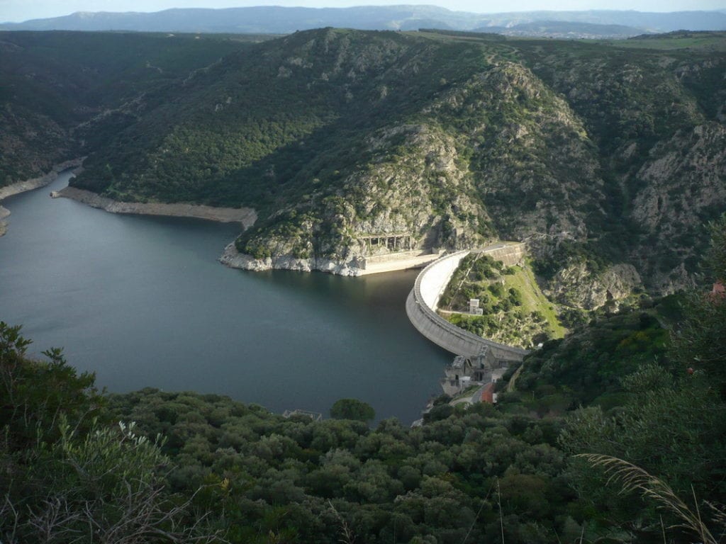 bacino idrico sardegna 1024x768 - Ma è siccità grave? A Sassari iniziano le restrizioni idriche. I temporali non servono a ripristinare normalità. Cagliari e le sue immense risorse idriche nascoste