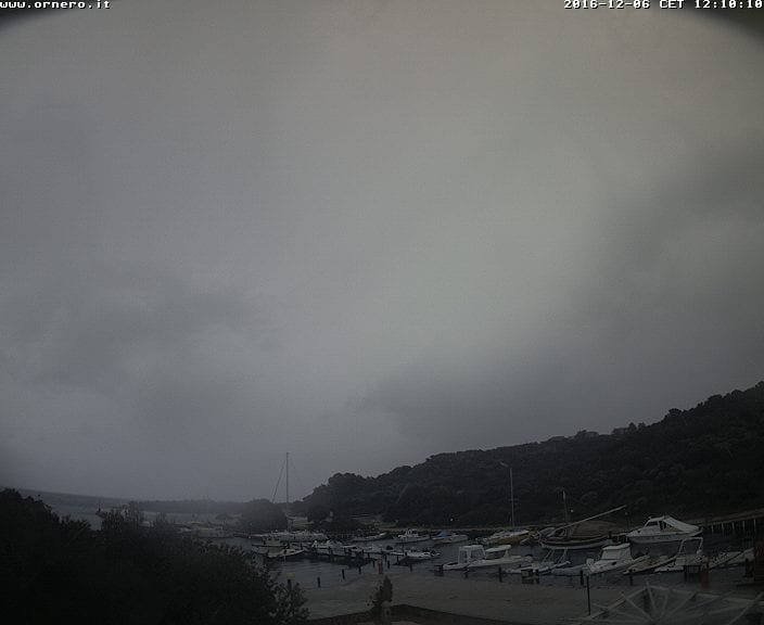 Su Olbia e dintorni (qui siamo a Costa Corallina) piove. Fonte webcam ornero.it