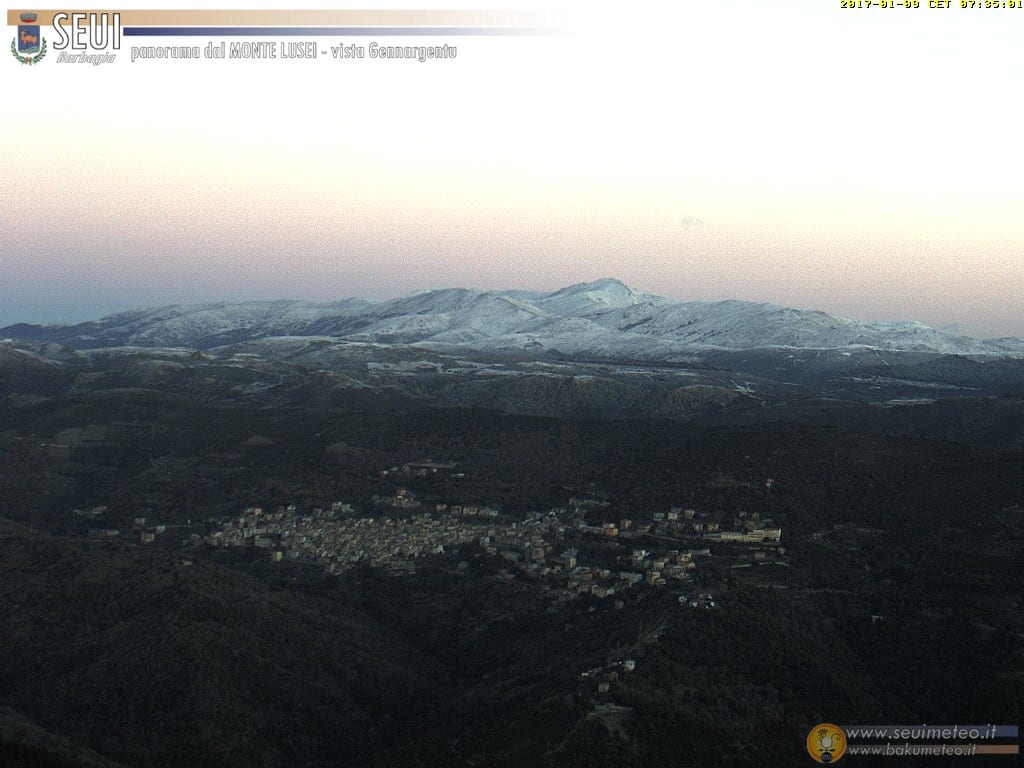 lusei - Nella notte è caduta la neve sul Gennargentu