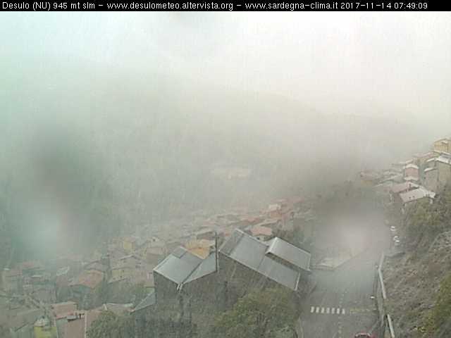 Fitte nevicate stanno interessando i centri montani della Barbagia. Qui Desulo. Fonte immagine desulometeo.altervista.org