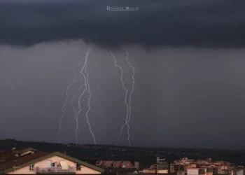fulmini agosto 350x250 - Meteo da tarda estate, ma nel weekend possibile maltempo