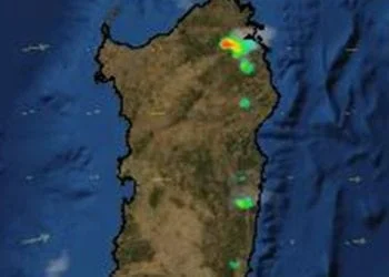 temporale olbia 350x250 - Il temporale arriva su Olbia: cielo illuminato a giorno dal fulmine