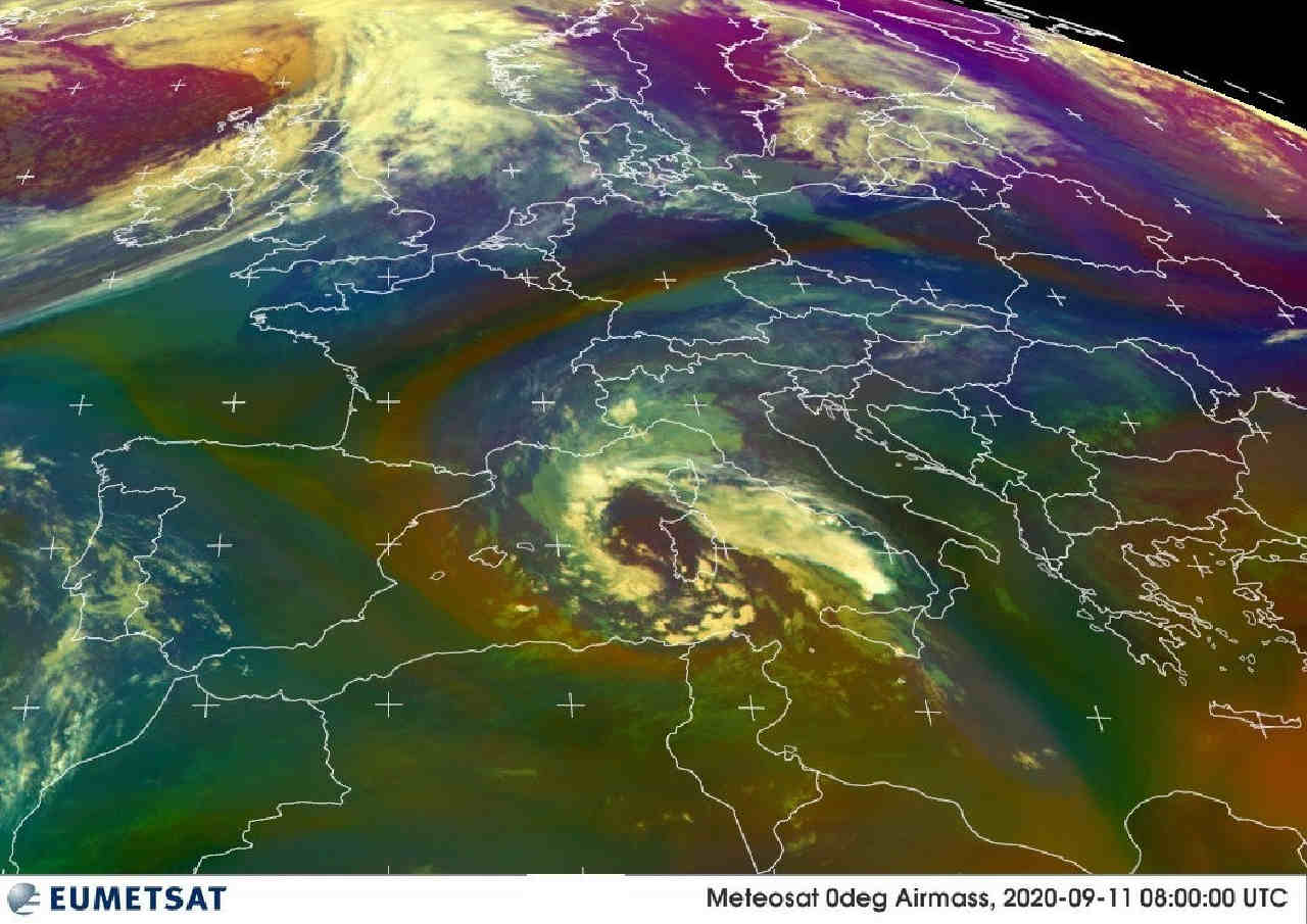 meteosat europa infrarosso - Sardegna è nell’occhio del ciclone, ma il meteo peggiorerà a breve