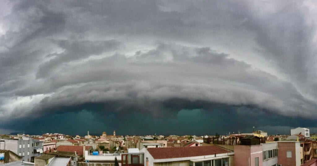 shelf cloud su cagliari 1024x536 - Temporale su Sassari e provincia. Interessata anche Alghero