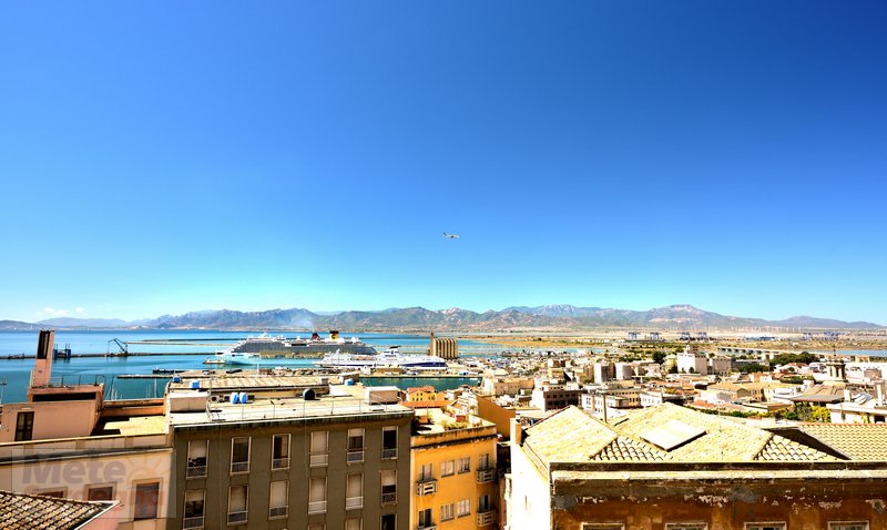 shutterstock 1062774836 - Meteo CAGLIARI: molto vento di qualche piovasco. Poi sensibile miglioramento con aumento della temperatura