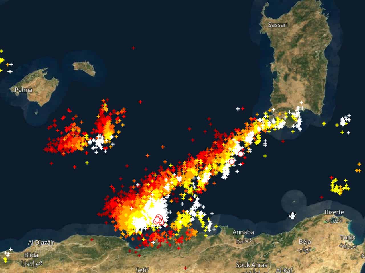 tracciato fulmini - FORTI Temporali fanno rotta verso SUD Sardegna, tendenza meteo
