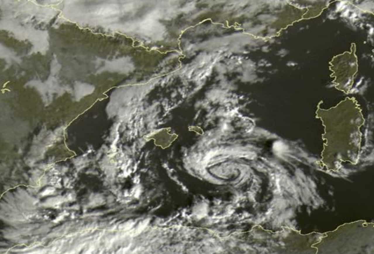 2021 11 13 09 10 29 - CICLONE MEDITERRANEO si sta caricando in entità TROPICALE, meteo Sardegna in peggioramento