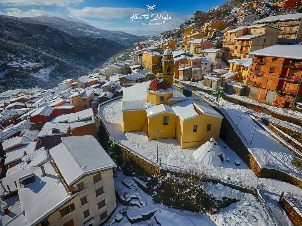 85f5a4c8 afb9 42c6 bf7d d5fa4d5ff485 1 - Sardegna, meteo da Desulo, dopo la nevicata. Immagini mozzafiato