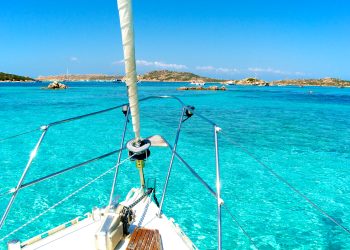 shutterstock 134026289 350x250 - Visitare l'Isola della Maddalena, Caprera. La splendida Spargi in Sardegna