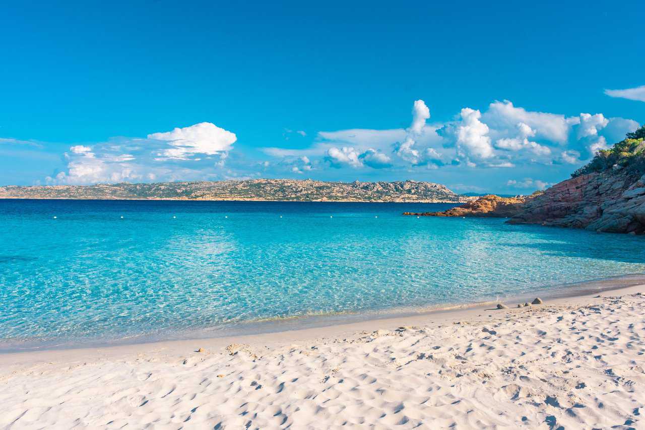 shutterstock 1966413808 scaled - Visitare l'Isola della Maddalena, Caprera. La splendida Spargi in Sardegna